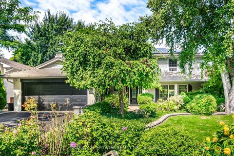Photo 3 at 56 Silverthorne Bush Drive, Markland Wood, Toronto