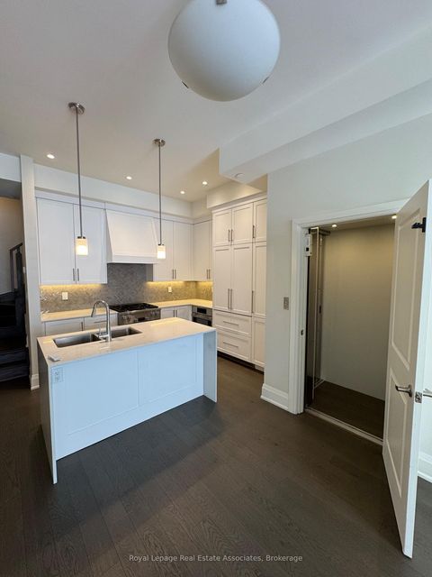 Photo 11 at 10 - 95 Brookfield Road, CO Central, Oakville