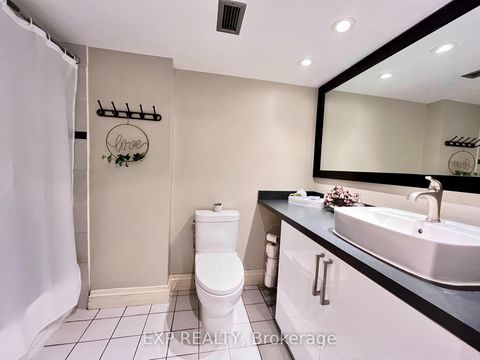 Photo 7 at 705 - 725 King Street W, Niagara, Toronto
