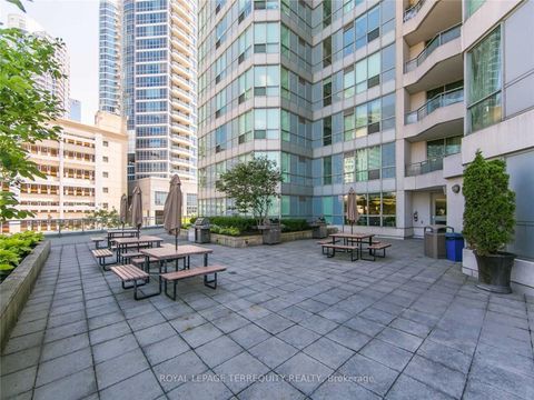 Photo 5 at 1112 - 228 Queens Quay W, Waterfront Communities C1, Toronto