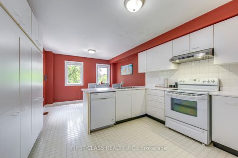 Photo 11 at 26 - 2051 MERCHANTS Gate, GA Glen Abbey, Oakville