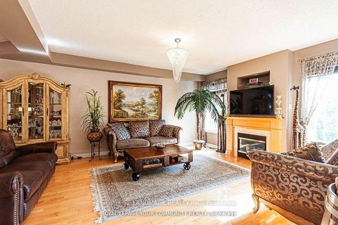 Photo 5 at 111 Deerwood Crescent, Oak Ridges, Richmond Hill