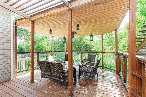 Photo 9 at 111 Deerwood Crescent, Oak Ridges, Richmond Hill