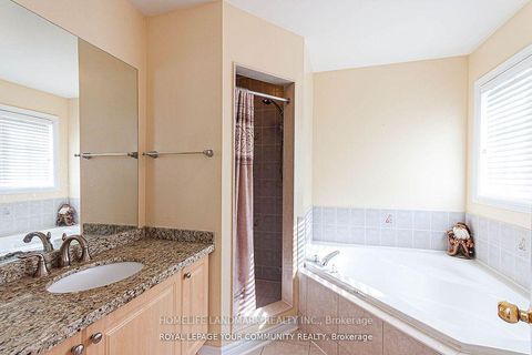 Photo 11 at 111 Deerwood Crescent, Oak Ridges, Richmond Hill