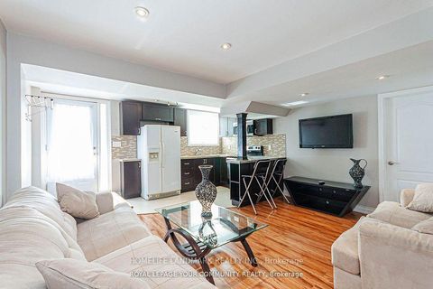 Photo 17 at 111 Deerwood Crescent, Oak Ridges, Richmond Hill