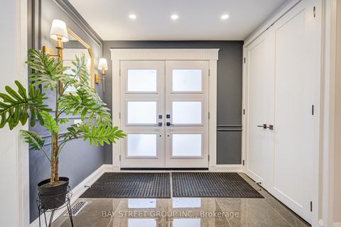 Photo 2 at 48 Coldstream Crescent, Devonsleigh, Richmond Hill