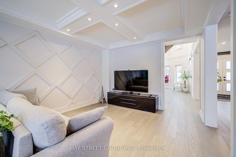 Photo 7 at 48 Coldstream Crescent, Devonsleigh, Richmond Hill
