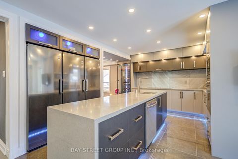 Photo 11 at 48 Coldstream Crescent, Devonsleigh, Richmond Hill