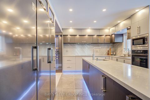 Photo 13 at 48 Coldstream Crescent, Devonsleigh, Richmond Hill