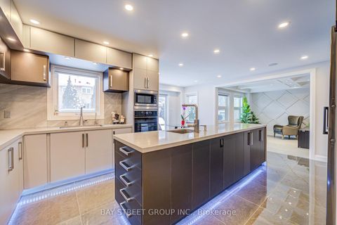 Photo 14 at 48 Coldstream Crescent, Devonsleigh, Richmond Hill