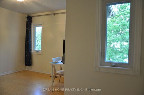 Photo 7 at 46 Baffin Court, Langstaff, Richmond Hill