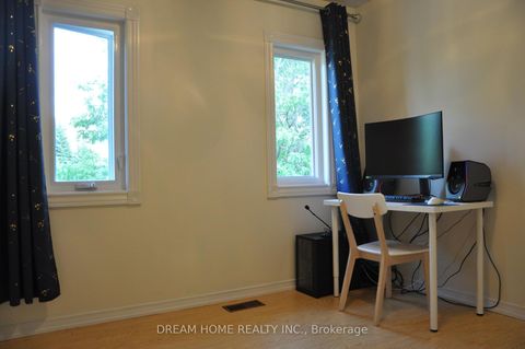 Photo 8 at 46 Baffin Court, Langstaff, Richmond Hill