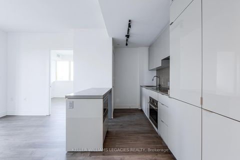 Photo 3 at 3705 - 7 Grenville Street, Bay Street Corridor, Toronto