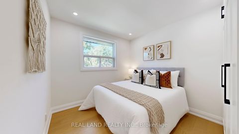 Photo 13 at 38 Cresthaven Drive, Hillcrest Village, Toronto