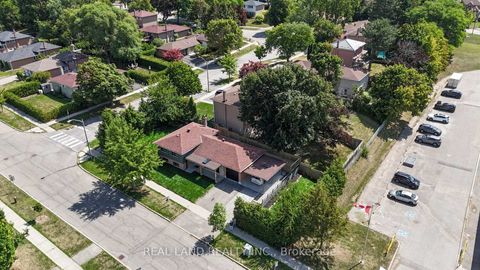 Photo 38 at 38 Cresthaven Drive, Hillcrest Village, Toronto