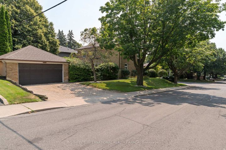 Photo 2 at 78 Ridelle Avenue, Forest Hill North, Toronto