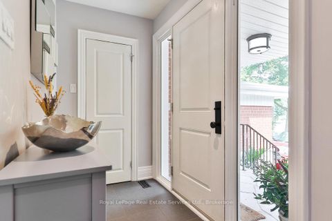 Photo 3 at 33 Forster Park Drive, CO Central, Oakville