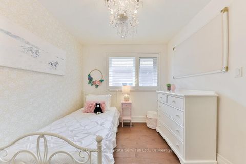 Photo 22 at 33 Forster Park Drive, CO Central, Oakville