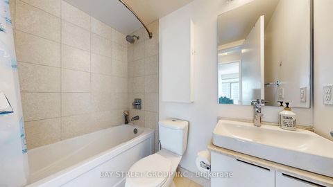 Photo 14 at 5903 - 14 York Street, Waterfront Communities C1, Toronto
