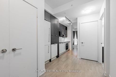 Photo 2 at 426 - 30 Nelson Street, Waterfront Communities C1, Toronto
