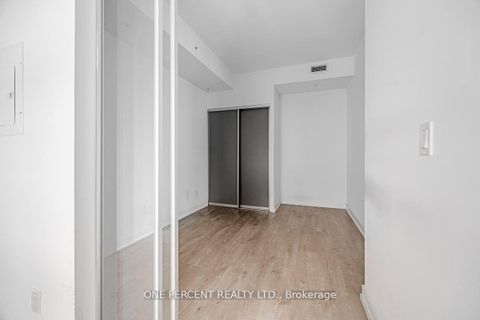 Photo 8 at 426 - 30 Nelson Street, Waterfront Communities C1, Toronto