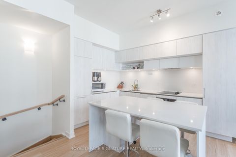 Photo 2 at 1007 - 14 David Eyer Road, Rural Richmond Hill, Richmond Hill