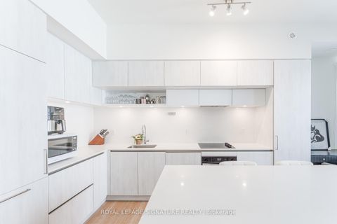 Photo 4 at 1007 - 14 David Eyer Road, Rural Richmond Hill, Richmond Hill