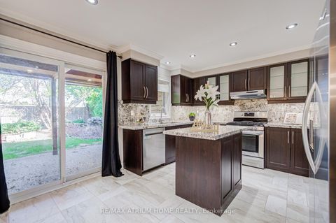 Photo 17 at 2095 Grand Ravine Drive, RO River Oaks, Oakville