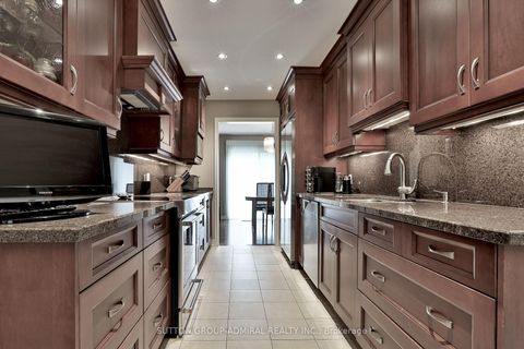Photo 3 at 135 Heatherton Way, Yorkhill, Vaughan