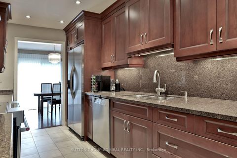Photo 4 at 135 Heatherton Way, Yorkhill, Vaughan