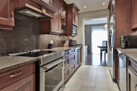 Photo 5 at 135 Heatherton Way, Yorkhill, Vaughan