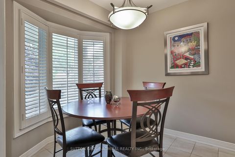 Photo 6 at 135 Heatherton Way, Yorkhill, Vaughan