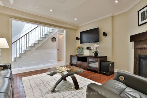 Photo 10 at 135 Heatherton Way, Yorkhill, Vaughan