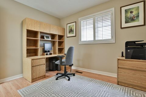 Photo 30 at 135 Heatherton Way, Yorkhill, Vaughan
