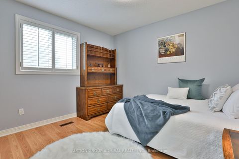 Photo 31 at 135 Heatherton Way, Yorkhill, Vaughan