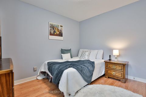 Photo 32 at 135 Heatherton Way, Yorkhill, Vaughan
