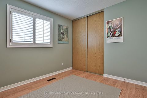 Photo 34 at 135 Heatherton Way, Yorkhill, Vaughan