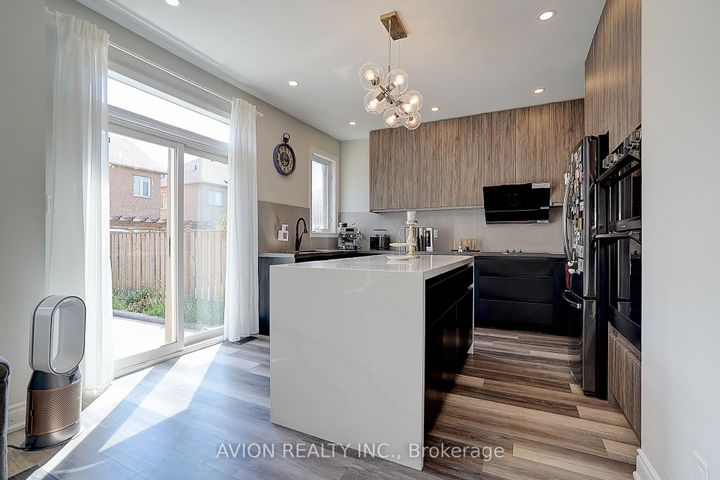 Photo 2 at 67 Oakford Drive, Cachet, Markham