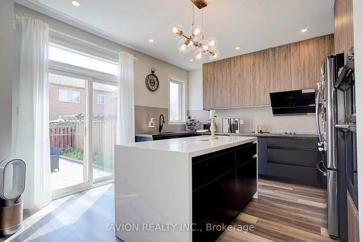 Photo 14 at 67 Oakford Drive, Cachet, Markham