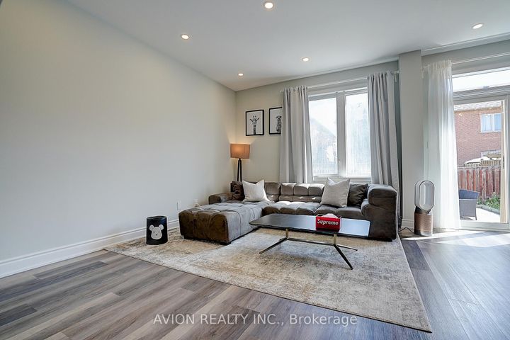 Photo 18 at 67 Oakford Drive, Cachet, Markham