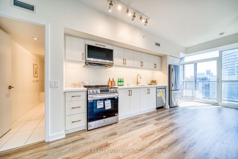 Photo 10 at 706 - 85 Queens Wharf Road, Waterfront Communities C1, Toronto