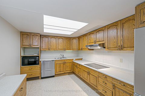 Photo 2 at 110 - 20 Baif Boulevard, North Richvale, Richmond Hill