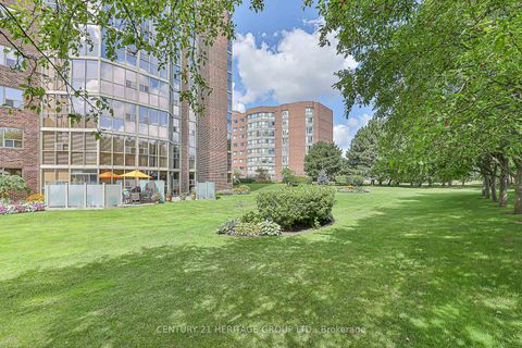 Photo 16 at 110 - 20 Baif Boulevard, North Richvale, Richmond Hill
