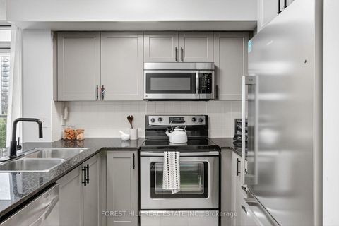 Photo 3 at 414 - 20 North Park Road, Beverley Glen, Vaughan Photo 3 at 414 - 20 North Park Road, Beverley Glen, Vaughan