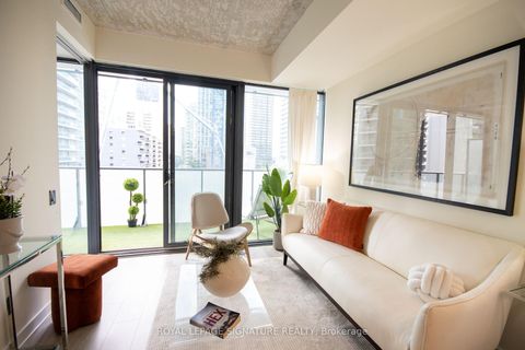 Photo 11 at 605 - 161 Roehampton Avenue, Mount Pleasant East, Toronto