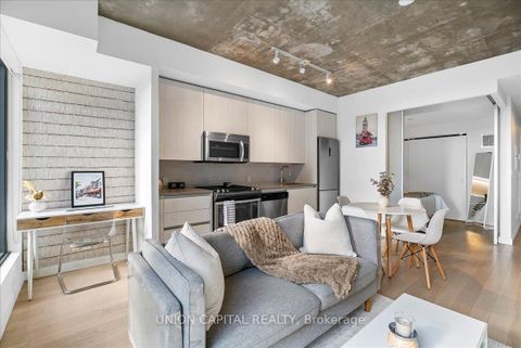 Photo 1 at 505 - 111 Bathurst Street, Waterfront Communities C1, Toronto