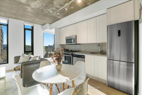 Photo 2 at 505 - 111 Bathurst Street, Waterfront Communities C1, Toronto