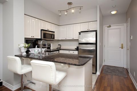 Photo 3 at 715 - 9225 Jane Street, Maple, Vaughan