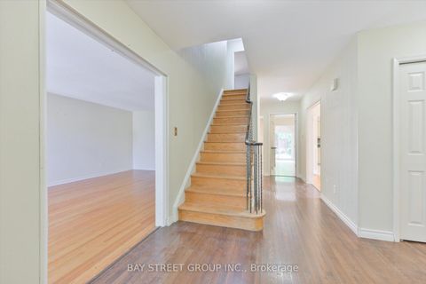 Photo 5 at 33 Kilchurn Castle Drive, Sullivan, Toronto