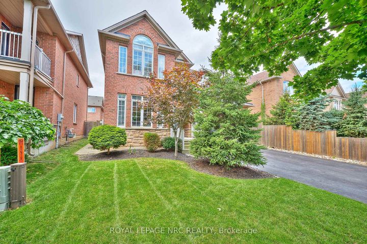 Photo 2 at 27 Goldeye Drive, Winona Park, Hamilton